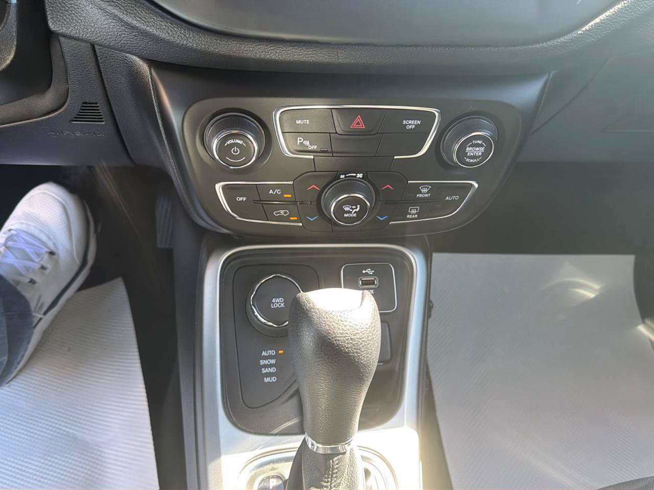Used 2019 Jeep Compass Sport w/ Cold Weather Group AWD/4WD image 25
