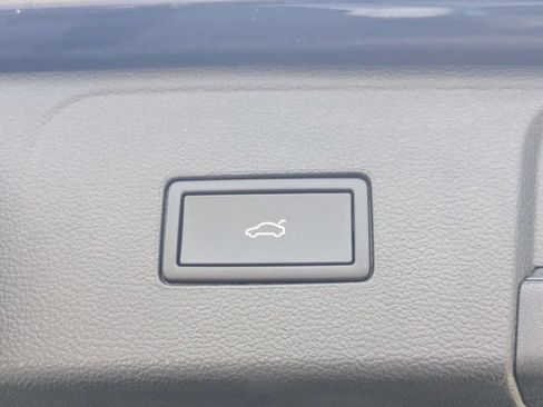 Used 2026 Volkswagen Atlas SE FWD image 14