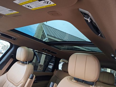 New 2026 Land Rover Range Rover Long Wheelbase SE image 11