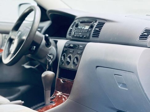 Used 2007 Toyota Corolla LE image 2