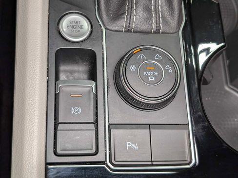 Used 2023 Volkswagen Atlas SEL AWD/4WD image 30