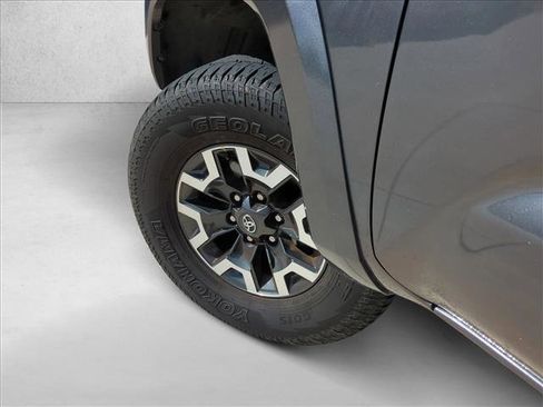 Used 2022 Toyota Tacoma SR5 RWD image 10