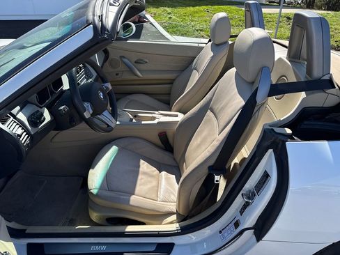 Used 2005 BMW Z4 3.0i RWD image 9