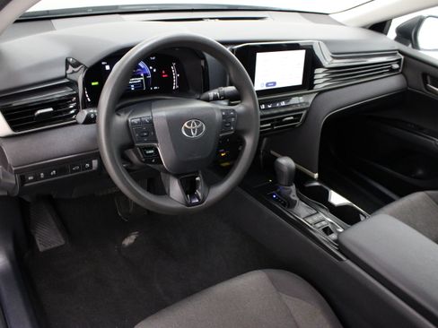 Used 2025 Toyota Camry LE FWD image 13