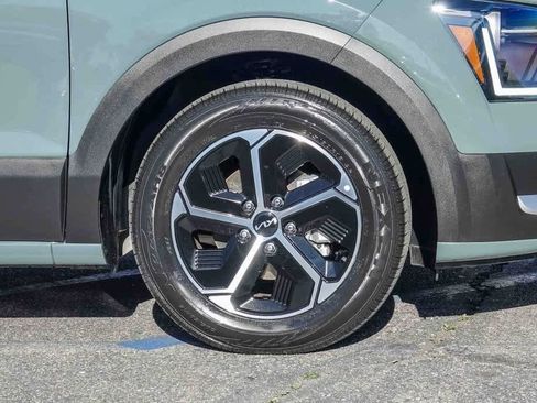 Certified 2023 Kia Niro EX image 10