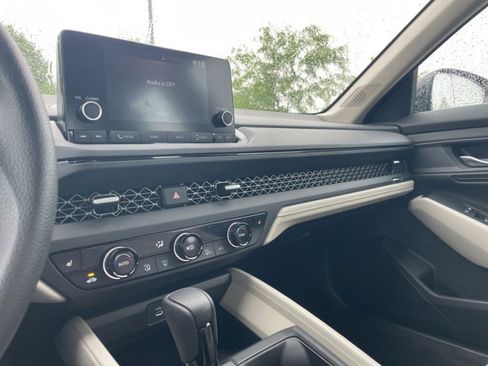 Certified 2025 Honda Accord SE image 12