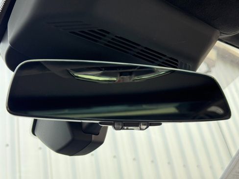 Used 2023 BMW i7 xDrive60 image 32