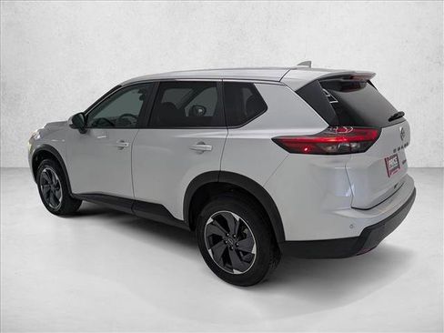 Used 2024 Nissan Rogue SV image 8