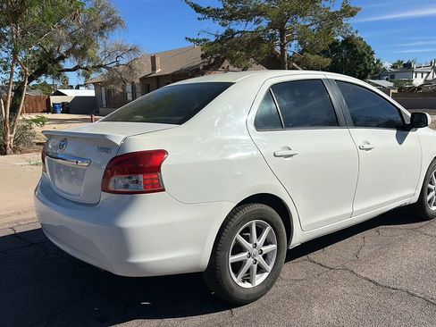 Used 2010 Toyota Yaris Sedan image 2