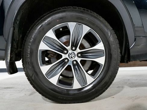 Used 2021 Toyota Highlander XLE image 37