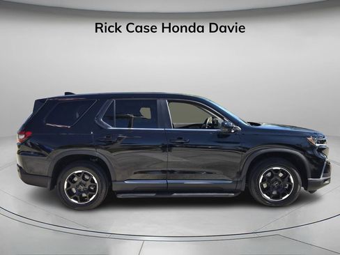 Used 2025 Honda Pilot EX-L image 3
