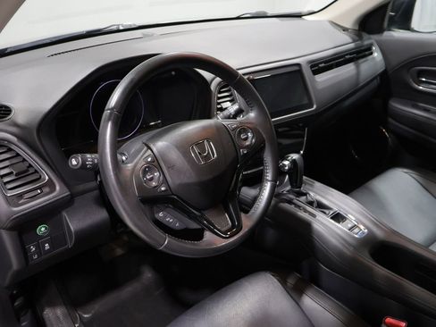 Used 2019 Honda HR-V Touring image 16
