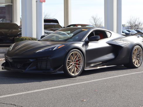 Used 2023 Chevrolet Corvette Z06 w/ Z07 Performance Package image 5