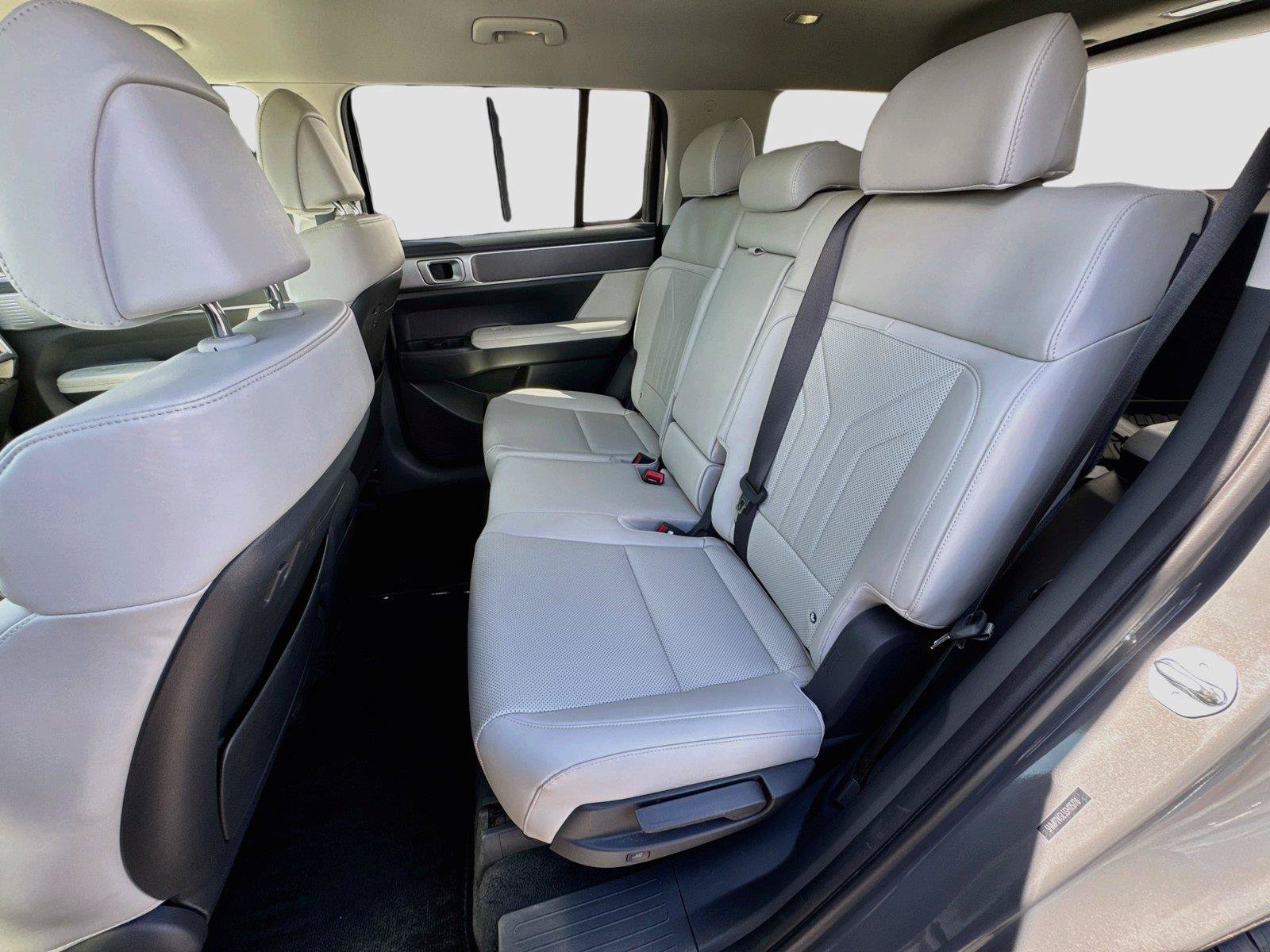 Used 2025 Hyundai Santa Fe SEL FWD image 30