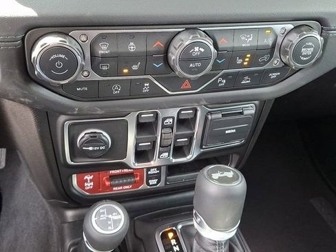 Used 2026 Jeep Wrangler Unlimited Rubicon AWD/4WD image 15