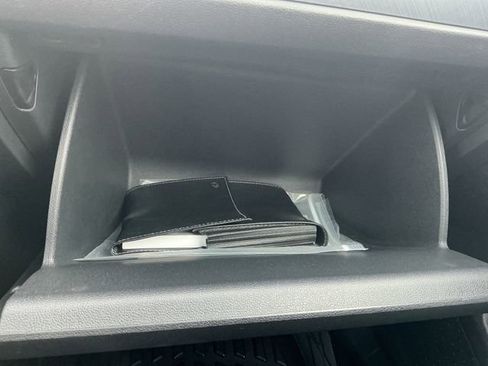 Used 2024 Volkswagen Jetta SE image 33