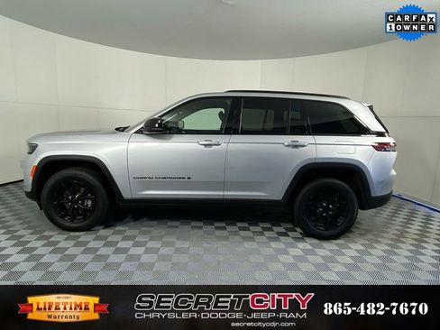 Used 2024 Jeep Grand Cherokee Altitude image 4