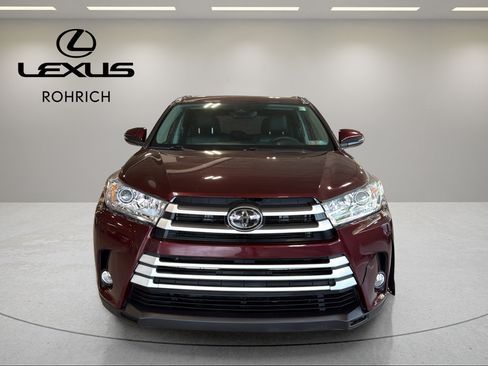 Used 2019 Toyota Highlander XLE AWD/4WD image 2