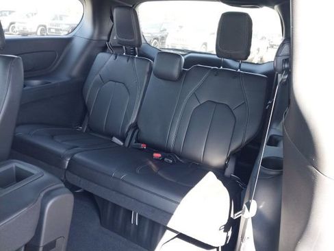 New 2026 Chrysler Pacifica Select image 9