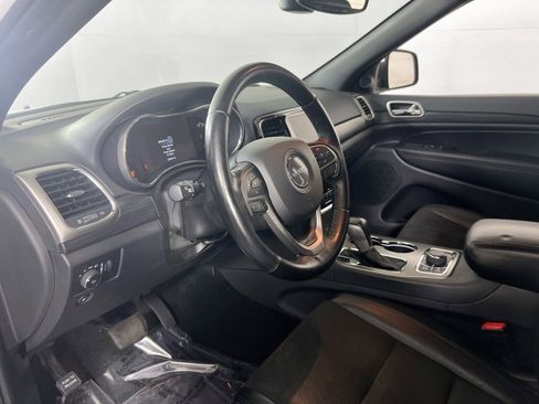 Used 2022 Jeep Grand Cherokee Laredo X image 9