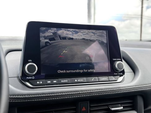 Used 2025 Nissan Rogue SV FWD image 18