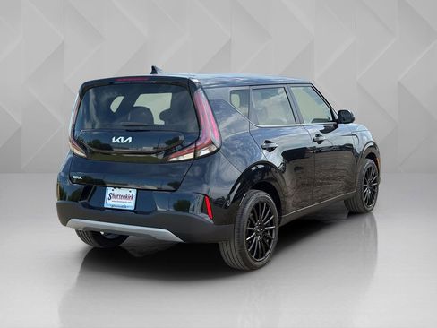 Used 2024 Kia Soul LX w/ Option Group 015 FWD image 5