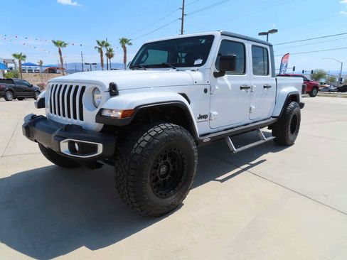 Used 2023 Jeep Gladiator Sport AWD/4WD image 3