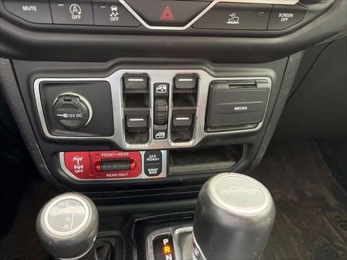 Used 2023 Jeep Gladiator Rubicon w/ LED Lighting Group AWD/4WD image 13