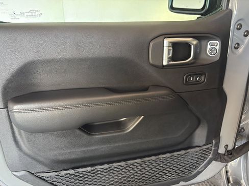 Used 2023 Jeep Wrangler Unlimited Sahara image 26