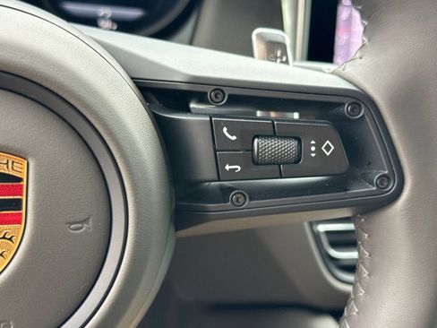 Certified 2025 Porsche Macan AWD/4WD image 29