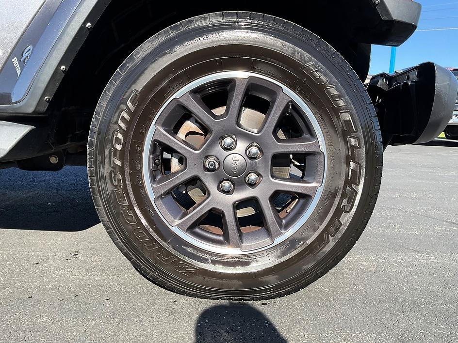 Used 2021 Jeep Gladiator Overland w/ Uconnect 4C Nav & Sound Group AWD/4WD image 14