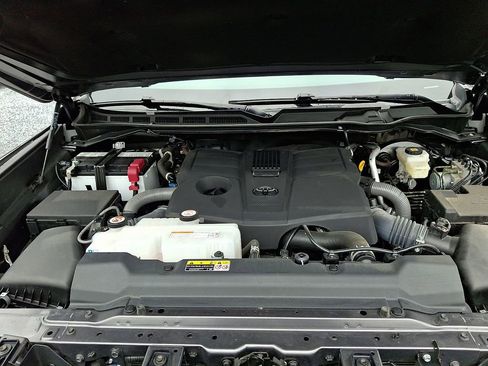 Used 2024 Toyota Tundra Limited AWD/4WD image 33