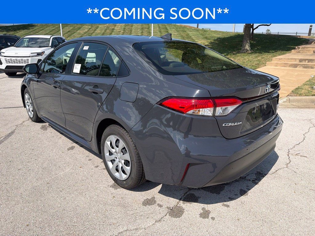 Used 2025 Toyota Corolla LE FWD image 7