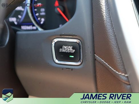 Used 2020 GMC Acadia SLT w/ Driver Alert Package II FWD image 32