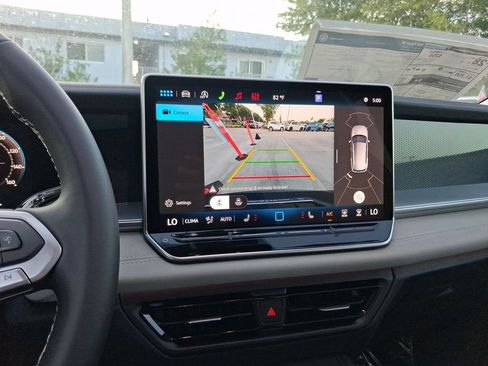 New 2026 Volkswagen Tiguan SE FWD image 11