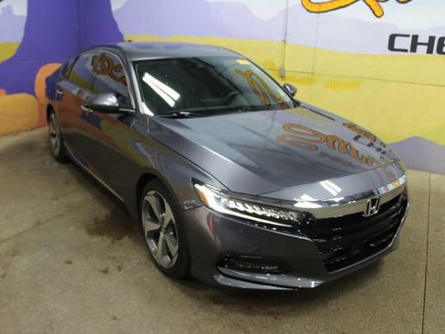 Used 2019 Honda Accord Touring image 2