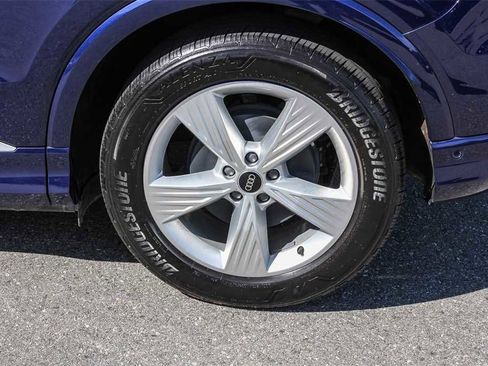 Used 2024 Audi Q4 e-tron Premium Plus image 10