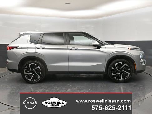 Used 2024 Mitsubishi Outlander SE FWD image 1