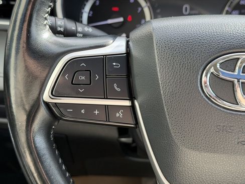 Used 2022 Toyota Highlander XLE image 19