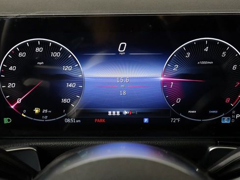 Used 2025 Mercedes-Benz GLB 250 4MATIC image 17
