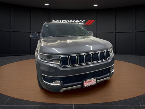 Used 2025 Jeep Wagoneer L Series II w/ 8-pass Seating Package AWD/4WD image 5