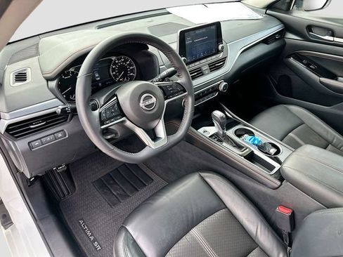Used 2023 Nissan Altima 2.5 SR FWD image 9