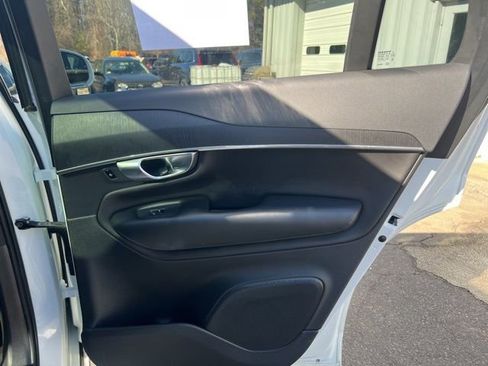 Used 2020 Volvo XC90 T5 Momentum w/ Protection Package Premier image 17