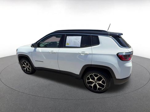 Used 2025 Jeep Compass Limited AWD/4WD image 10