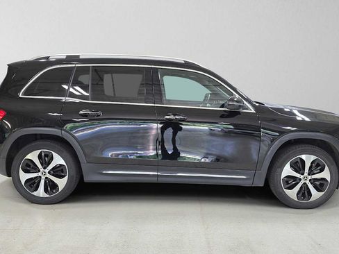 Used 2025 Mercedes-Benz GLB 250 4MATIC image 2