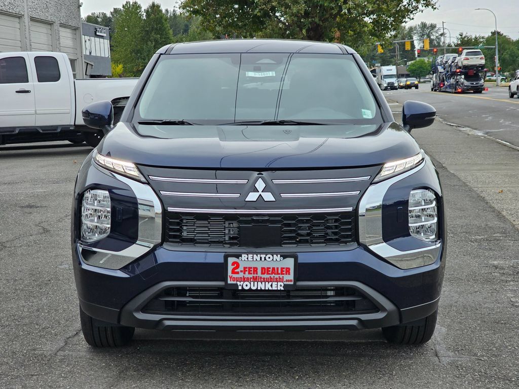 New 2026 Mitsubishi Outlander ES AWD/4WD image 2
