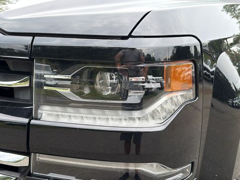 Used 2018 Chevrolet Silverado 1500 LTZ Z71 AWD/4WD image 9
