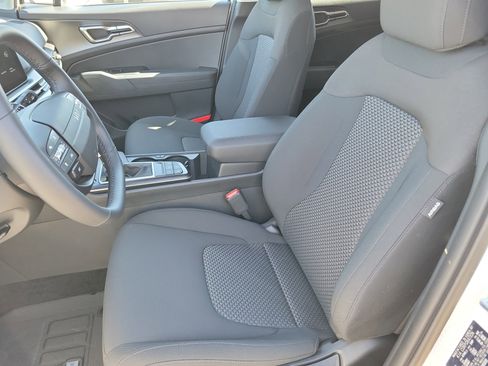 New 2026 Kia Sportage LX image 4