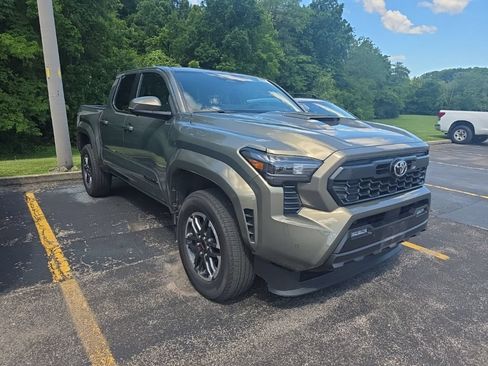 Used 2024 Toyota Tacoma TRD Sport w/ TRD Sport Premium Package AWD/4WD image 3