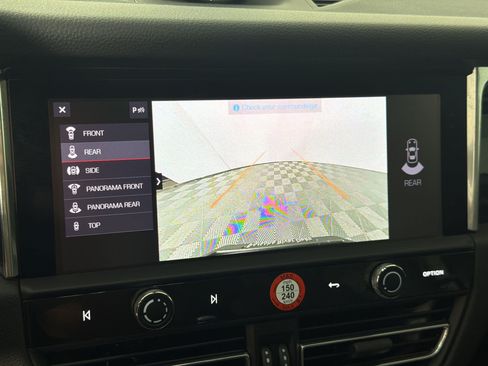 Certified 2026 Porsche Macan AWD/4WD image 19